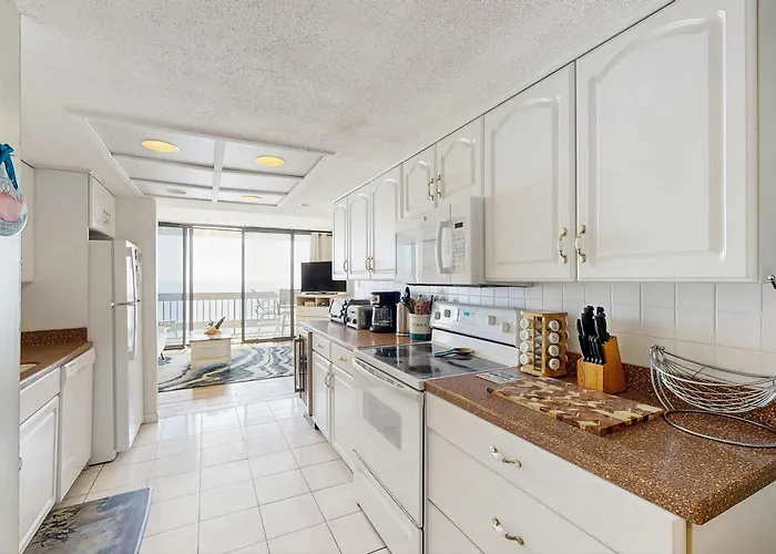Breathtaking Ocean & Bay Views From The 22nd Floor *