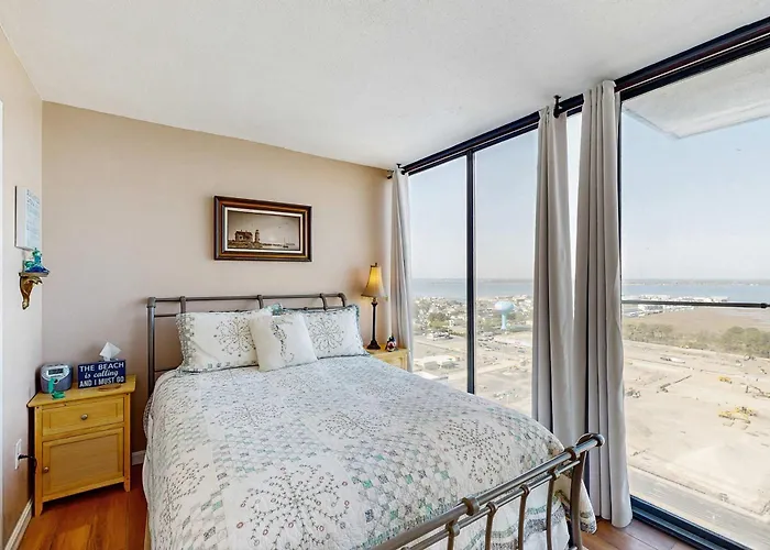 Breathtaking Ocean & Bay Views From The 22nd Floor